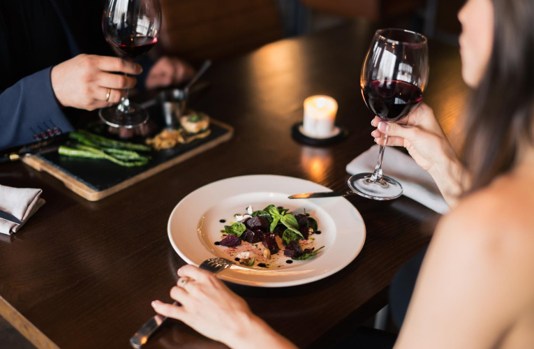 À Paris, nous avons sélectionné des restaurants gastronomiques à moins de 100 euros. ( crédit photo : Shutterstock )