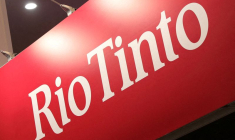 Logo de Rio Tinto affiché lors d'un événement