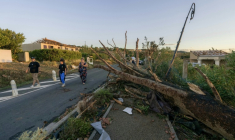 Dans une rue de Pomas le 24 août 2026 ( AFP / Idriss Bigou-Gilles )