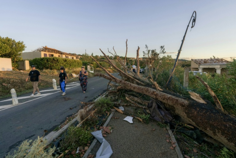 Dans une rue de Pomas le 24 août 2026 ( AFP / Idriss Bigou-Gilles )