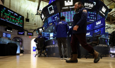 Les traders travaillent sur le parquet de la Bourse de New York (NYSE)