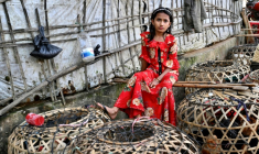 Une jeune rohingya au camp de réfugiés de Kutupalong le 18 décembre 2025 ( AFP / MUNIR UZ ZAMAN )