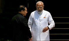 L'ex-chef de la junte birmane Min Aung Hlaing et le Premier ministre indien Narendra Modi à New Delhi le 1er juin 2026 ( AFP / Arun SANKAR )