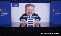 Au sommet en Albanie, les dirigeants mondiaux transformés en bébés par l'IA