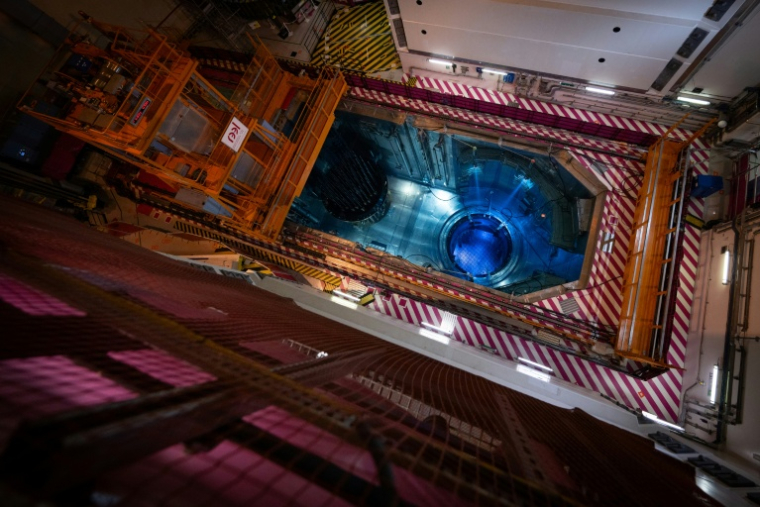 La piscine nucléaire et son réacteur dans le bâtiment du réacteur nucléaire EPR de Flamanville, dans la Manche, le 25 avril 2024 ( AFP / Lou BENOIST )