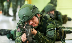 Des réservistes taïwanais s'entraînent lors des manoeuvres "Han Kuang", le 9 juillet 2025 à Miaoli (Taïwan) ( AFP / I-Hwa Cheng )