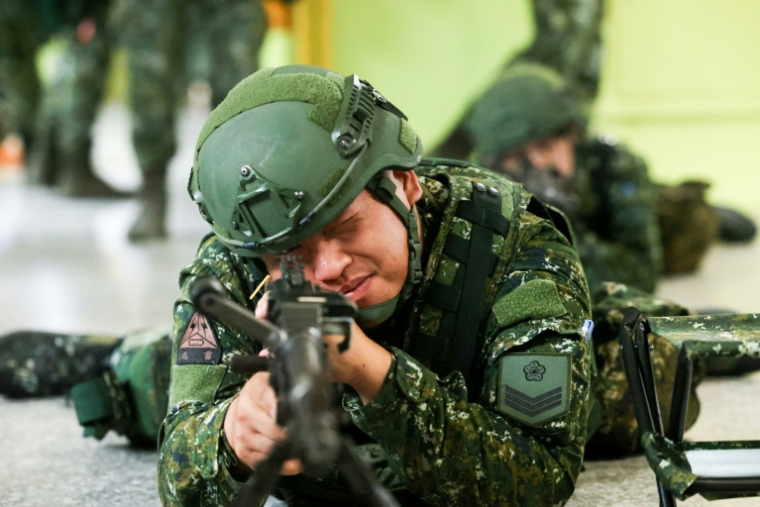 Des réservistes taïwanais s'entraînent lors des manoeuvres "Han Kuang", le 9 juillet 2025 à Miaoli (Taïwan) ( AFP / I-Hwa Cheng )