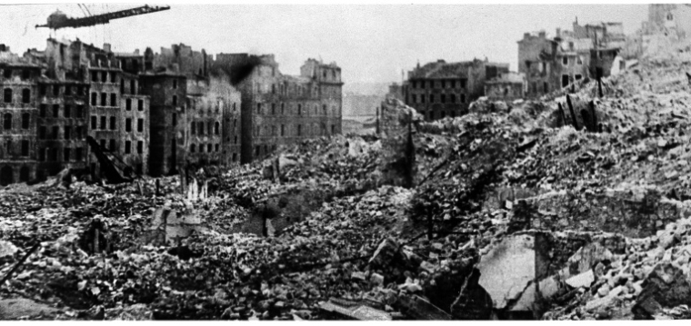 Le port de Marseille en 1943, dynamité par les Allemands ( INTERCONTINENTAL /  )