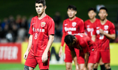 La larme à l’œil, Oscar fait ses adieux à la Chine