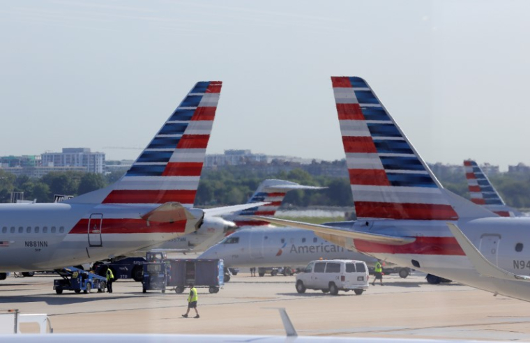 AMERICAN AIRLINES DÉPASSE LES ATTENTES