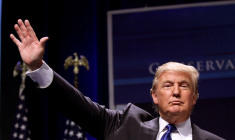 "La montée des importations chinoises aurait causé la perte d’un million d’emplois aux Etats-Unis, dans les industries de la chaussure, des jouets et des meubles entre 1991 et 2007." (crédit : Gage Skidmore)