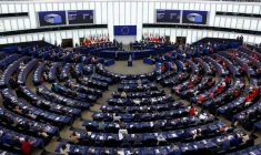 La présidente de la Commission européenne Ursula von der Leyen devant le Parlement européen