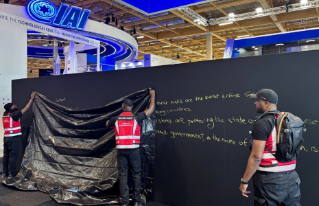 Le stand d'un industriel israélien au salon du Bourget, le 16 juin 2025. ( AFP / MATHIEU RABECHAULT )
