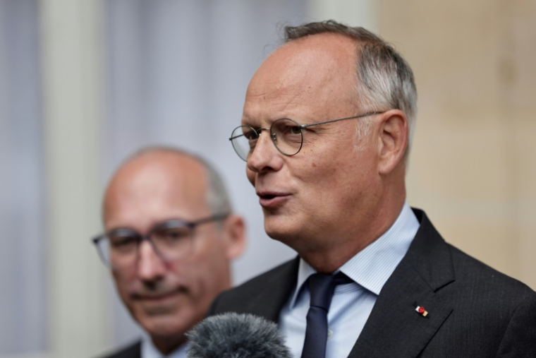 L'ancien Premier ministre et président du parti Horizons, Edouard Philippe, fait une déclaration à la presse après une réunion avec le Premier ministre François Bayrou sur le mode de scrutin proportionnel, le 22 mai 2025 à l'hôtel Matignon, à Paris ( AFP / STEPHANE DE SAKUTIN )