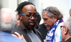 « J'ai peur des actes racistes » : Sidney Govou ne veut pas emmener son fils au stade à Lyon