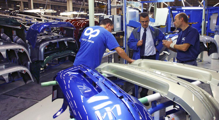 Le titre de l'équipementier automobile perd 16% sur un an. (© Plactic Omnium)