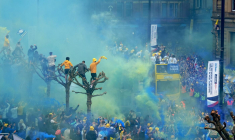 Un supporter de Leeds dans le coma après être tombé d'un arbre lors de la célébration de la montée