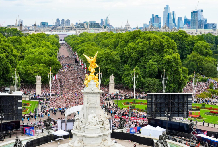 La parade anglaise à Londres avec Burna Boy en guest star