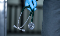 France Assureurs souhaite diminuer l'étendue de sa couverture comprise dans les contrats dits responsables, qui, selon le ministère de la Santé, représentent 95 % du marché. (Fernandozhiminaicela / Pixabay)