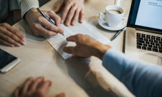 Renégocier son assurance-emprunteur : pour qui ? Comment faire ? / iStock.com - skynesher