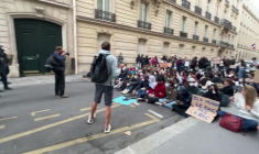 Mobilisation lycéenne : sit-in devant Sciences Po Paris