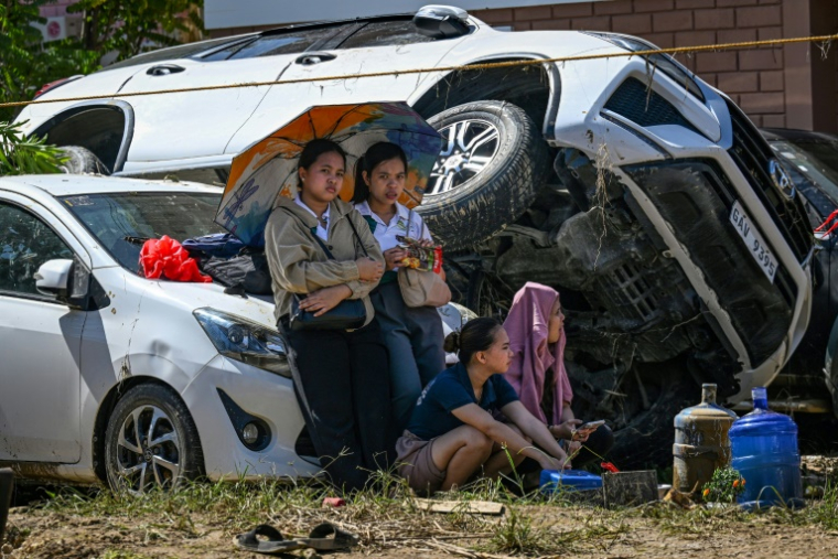 Dans les décombres après le passage du typhon Kalmaegi, à Liloan, dans la province de Cebu, aux Philippines, le 6 novembre 2025 ( AFP / Jam STA ROSA )