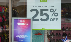 Enseigne d'emploi et enseigne de vente dans un magasin de détail