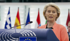 La présidente de la Commission européenne Ursula von der Leyen au Parlement européen de Strasbourg, le 7 juillet 2025 ( AFP / Jean-Christophe Verhaegen )
