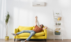 Alors que la climatisation devient indispensable dans certains cas, son déploiement connaît des limites écologiques, mais aussi économiques, et accroît les inégalités. (crédit: Adobe Stock)