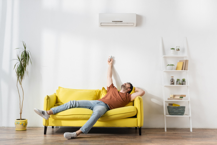 Alors que la climatisation devient indispensable dans certains cas, son d&eacute;ploiement conna&icirc;t des limites &eacute;cologiques, mais aussi &eacute;conomiques, et accro&icirc;t les in&eacute;galit&eacute;s. (cr&eacute;dit: Adobe Stock)