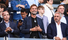 Jürgen Klopp valide le style de jeu du Paris FC et le travail de Stéphane Gilli