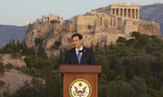 Le secrétaire d'Etat américain Marco Rubio à Athènes, avec en toile de fond l'Acropole, le 7 octobre 2026 ( POOL / Mark Schiefelbein )