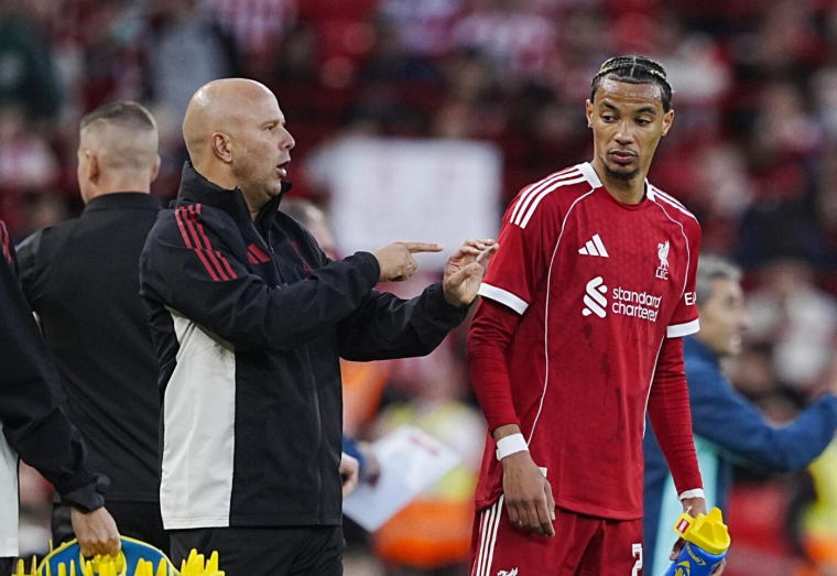 Arne Slot dément l'existence d'une sanction financière contre Hugo Ekitike