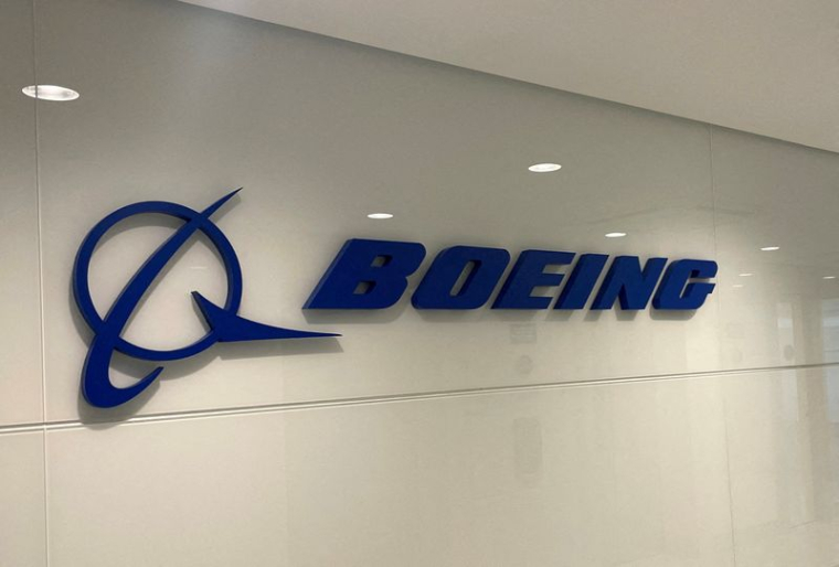 Le logo Boeing au centre de technologie et d'ingénierie de la société à Sao Jose dos Campos