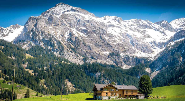 l faut compter, à Gstaad, au minimum 25.000 euros du mètre carré. (© CC)