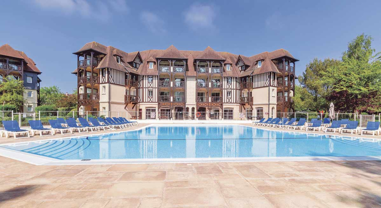 Au premier semestre, l'activité de Pierre&Vacances s'est affichée en progression, grâce aux Center Parc (+21,5%) et aux résidences urbaines Adagio (+49,7%). L'action a rebondi de plus de 60% depuis le 1er janvier dernier. (© Pierre&Vacances)