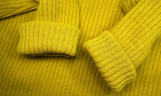 Les méthodes rencontrées sur les réseaux sociaux ne permettront jamais de récupérer un pull rétréci au lavage. (Illustration) (MabelAmber / Pixabay)