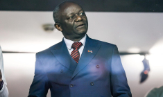 Le père de Vincent Kompany débarque au Parlement belge avec un écharpe du Bayern Munich