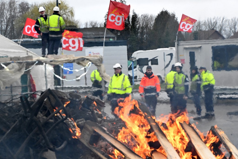Des employés de Tereos à Escaudœuvres, le 10 mars 2023. ( AFP / FRANCOIS LO PRESTI )