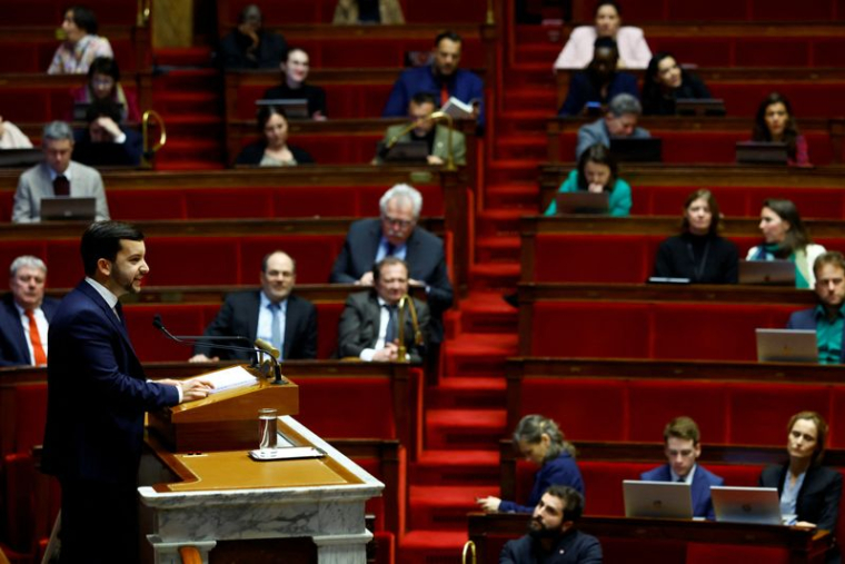 Vote du budget de la "loi spéciale" à l'Assemblée nationale à Paris