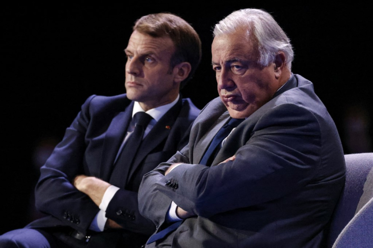 Emmanuel Macron et Gérard Larcher, en juin 2021, à Paris ( AFP / LUDOVIC MARIN )