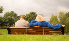 Les chèques-vacances sont désormais réservés aux agents publics et militaires encore en activité. (Photo d'illustration) (Skitterphoto / Pixabay)