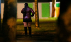 Une prostituée dans une rue de Caen, le 29 novembre 2017 ( AFP / CHARLY TRIBALLEAU )