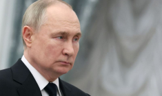 Le président russe Vladimir Poutine assiste à une cérémonie à Moscou, en Russie