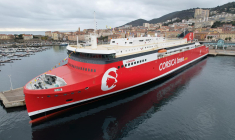 Le navire "A Galeotta" de le compagnie Corsica Linea, dans le port d'Ajaccio, 5 janvier 2023 ( AFP / Pascal POCHARD-CASABIANCA )
