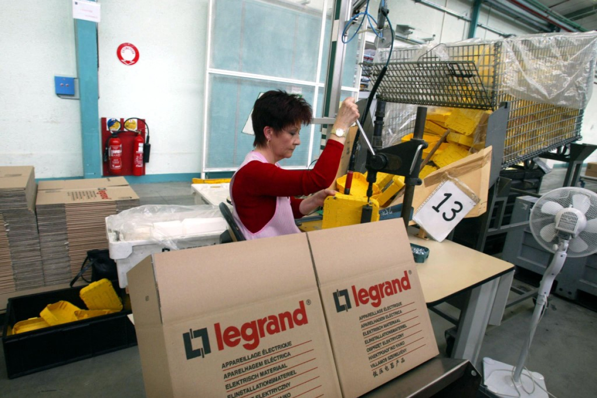 Legrand accélère sur les centres de données tout en patientant pour le bâtiment