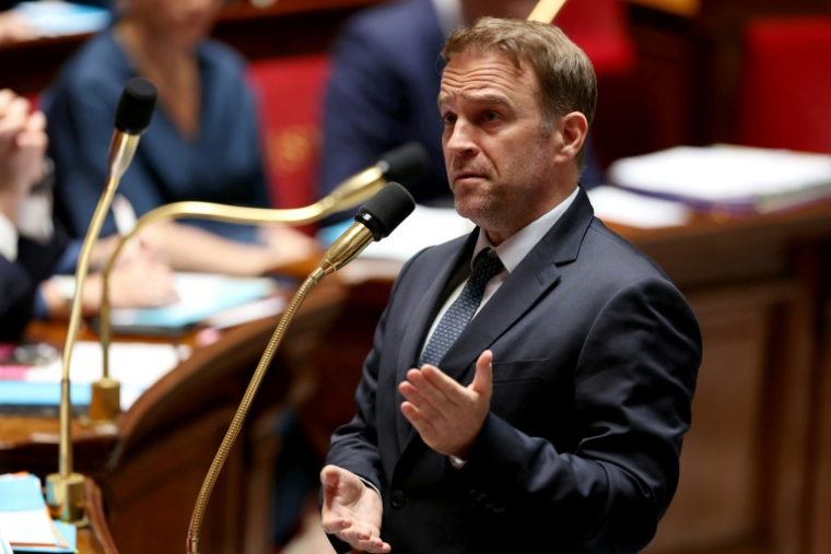 Le ministre de l'Industrie et de l'Energie Marc Ferracci s'exprime lors d'une séance de questions au gouvernement à l'Assemblée nationale, à Paris, le 18 juin 2025 ( AFP / Thomas SAMSON )