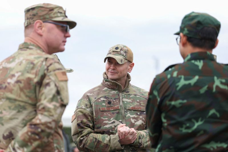 Bryan Shoupe, lieutenant-colonel de l'armée de l'air des États-Unis, observe les exercices militaires conjoints Russie-Biélorussie
