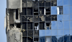 Un bâtiment administratif endommagé le 2 août 2023 après une attaque de drones russes à Kiev ( AFP / Sergei SUPINSKY )