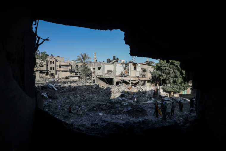 Des immeubles détruits par des bombardements israéliens à Deir al-Balah, dans le centre de la bande de Gaza, le 29 juillet 2026 ( AFP / Eyad Baba )